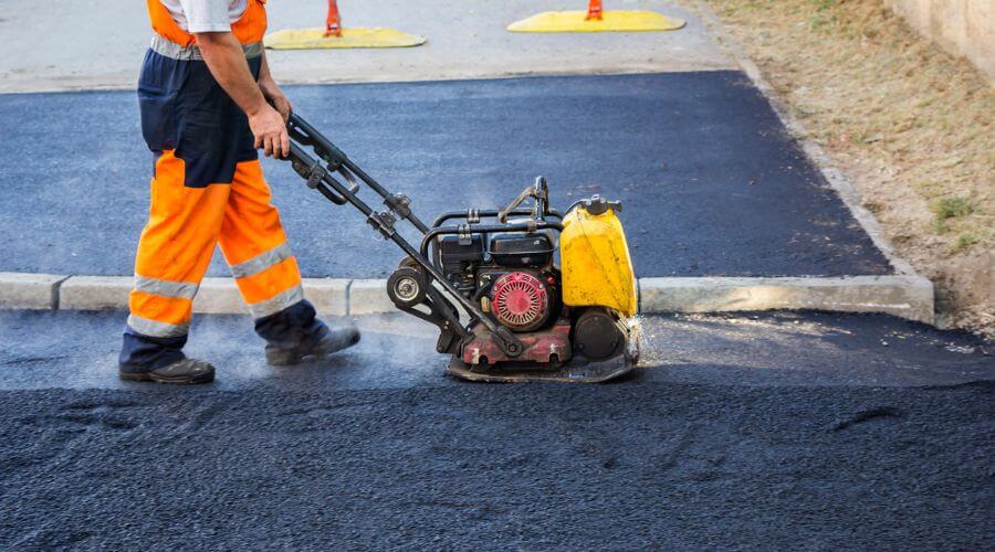Professional gutter cleaning in Peck, KS